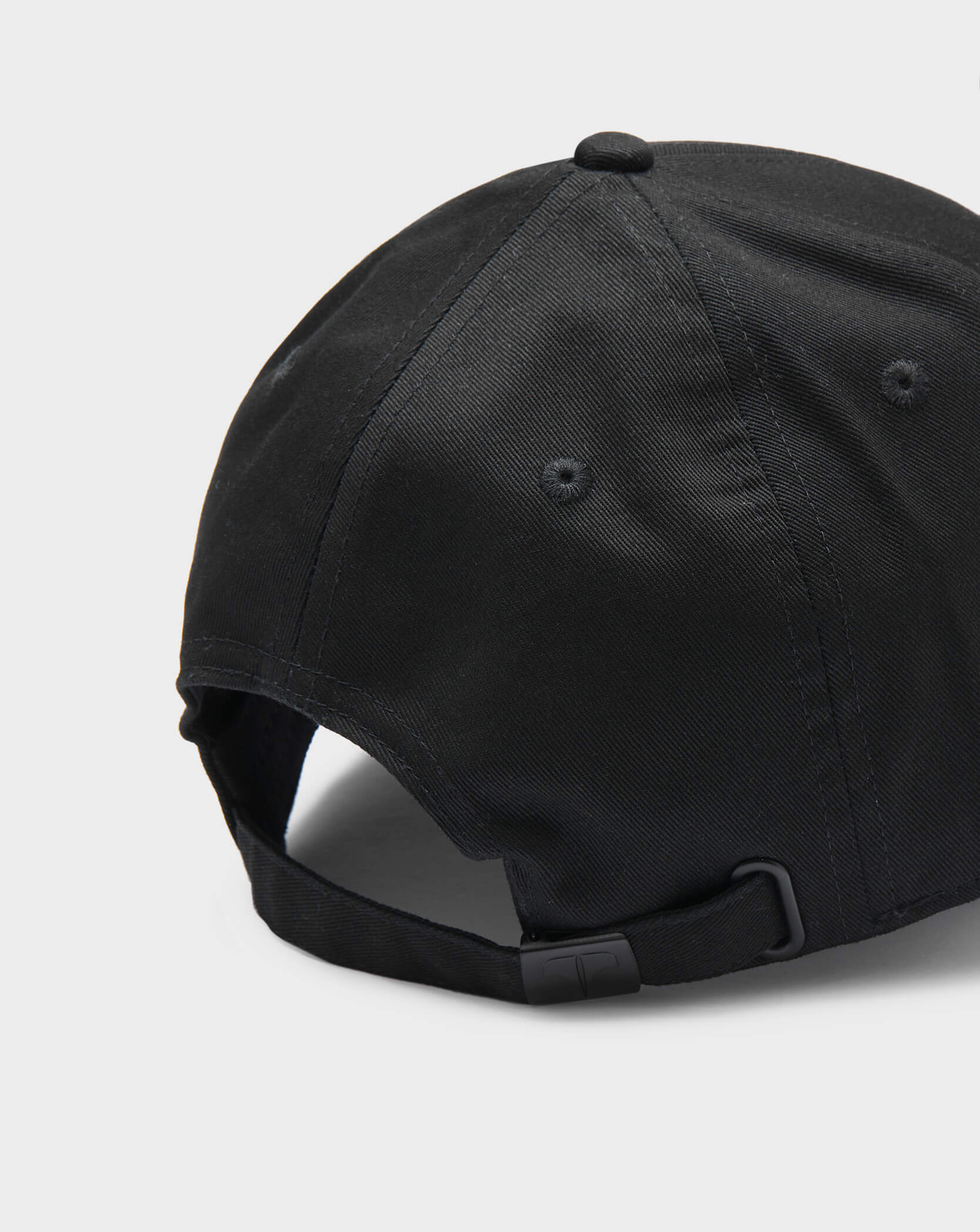 Twinzz black pitcher cap with black logo strap