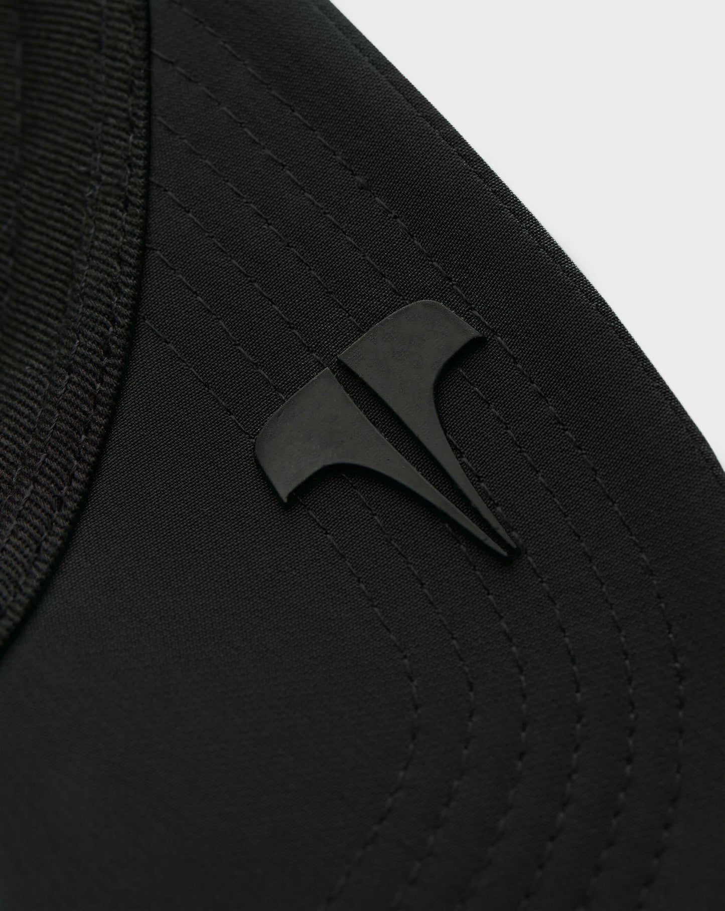 RUBBER LOGO PITCHER - BLACK