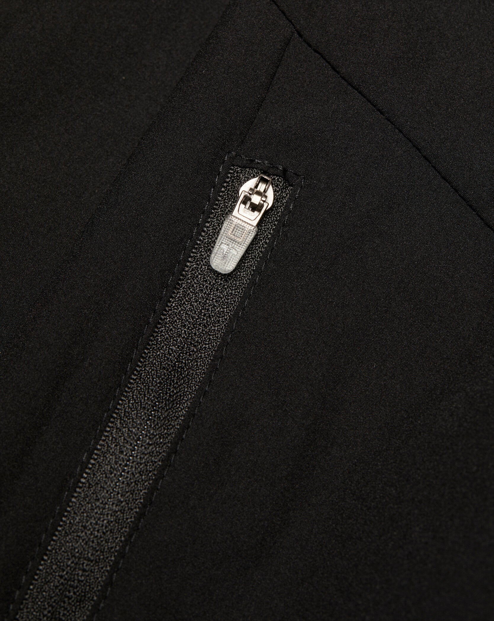 Twinzz black woven zip top