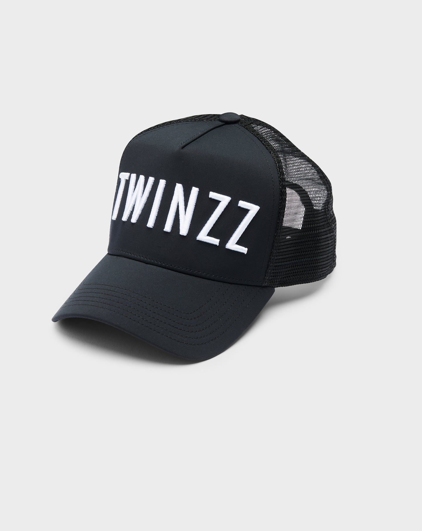 NYLON 3D LOGO MESH BACK TRUCKER - BLACK / WHITE