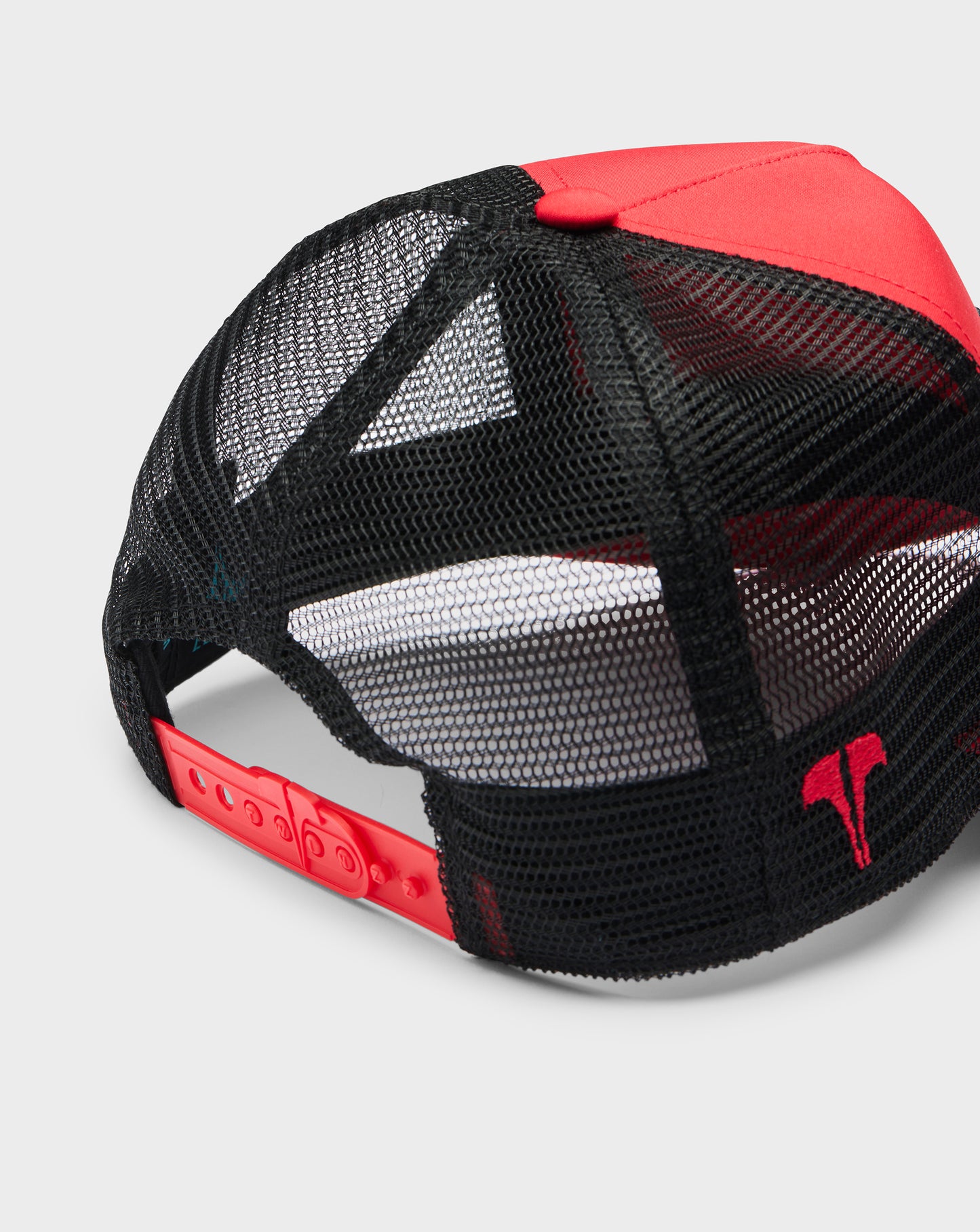 NYLON 3D LOGO MESH BACK TRUCKER - RED / BLACK