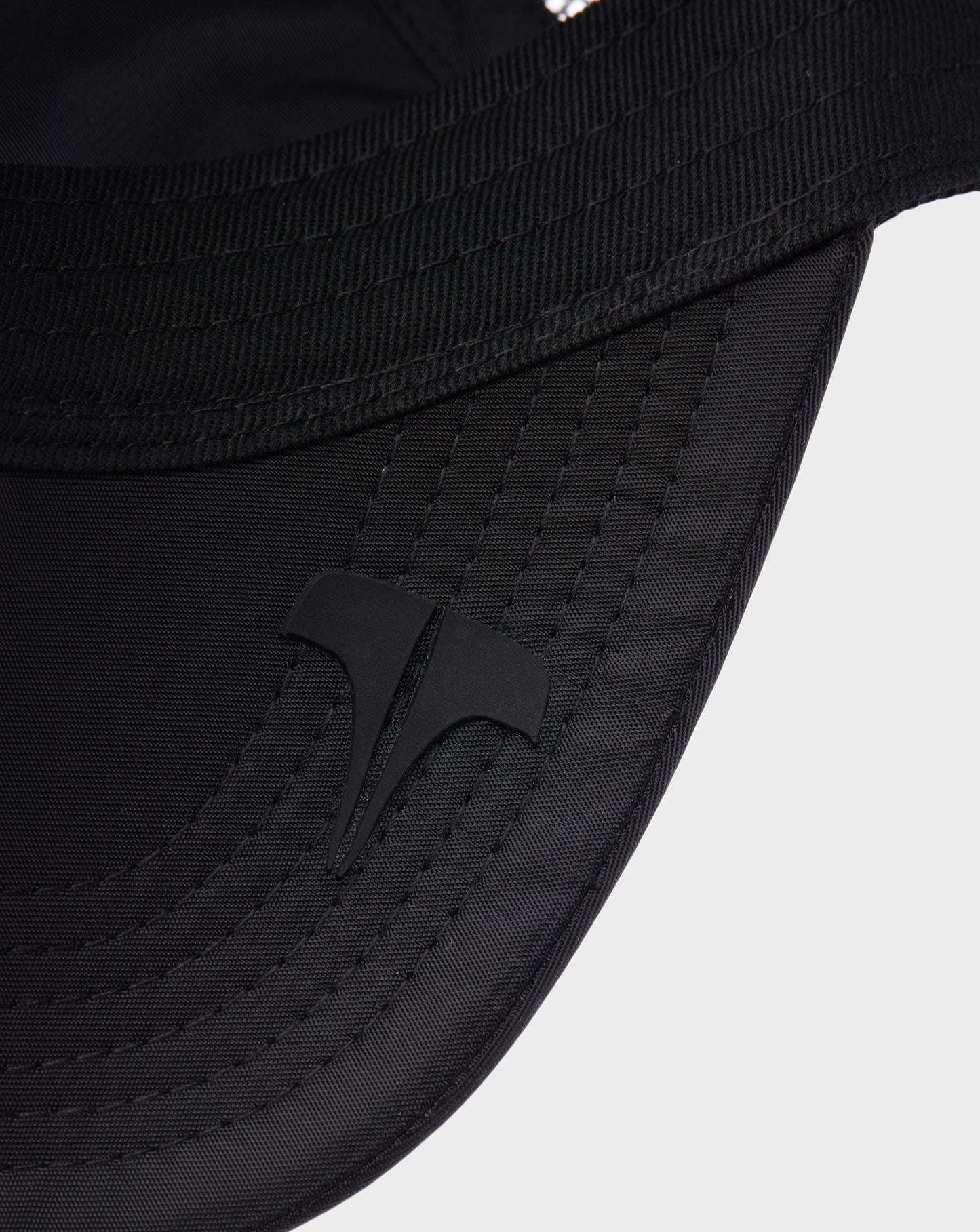 TWO TONE ITALIC MESH TRUCKER - BLACK/GREY