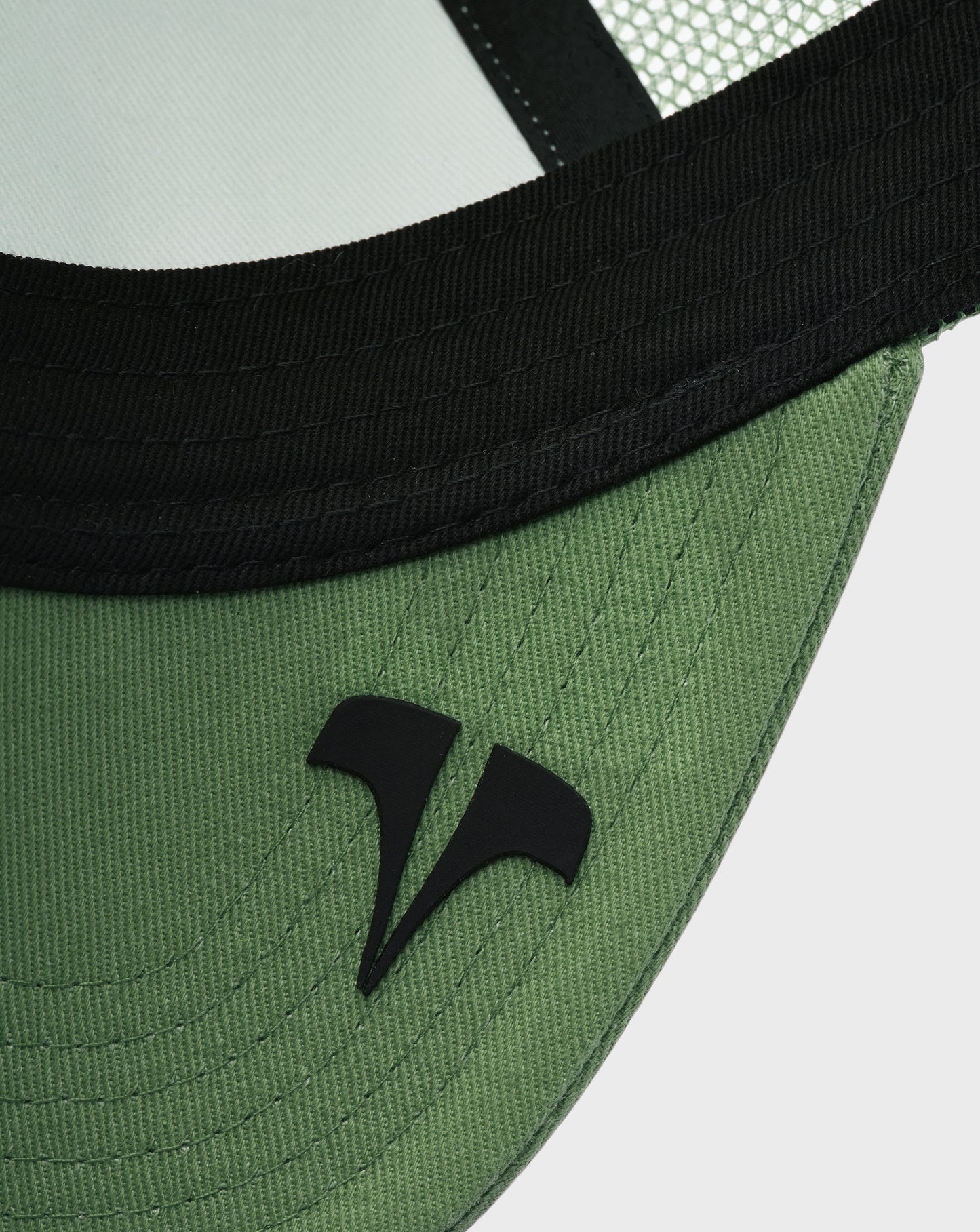 OVAL CONTRAST PATCH MESH TRUCKER - GREEN/WHITE
