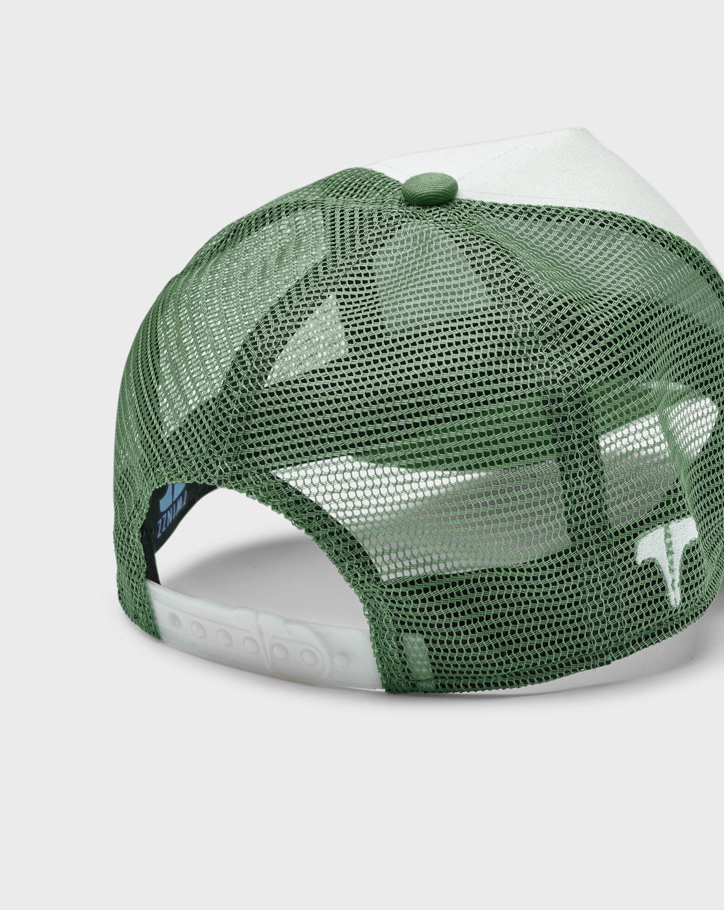 OVAL CONTRAST PATCH MESH TRUCKER - GREEN/WHITE