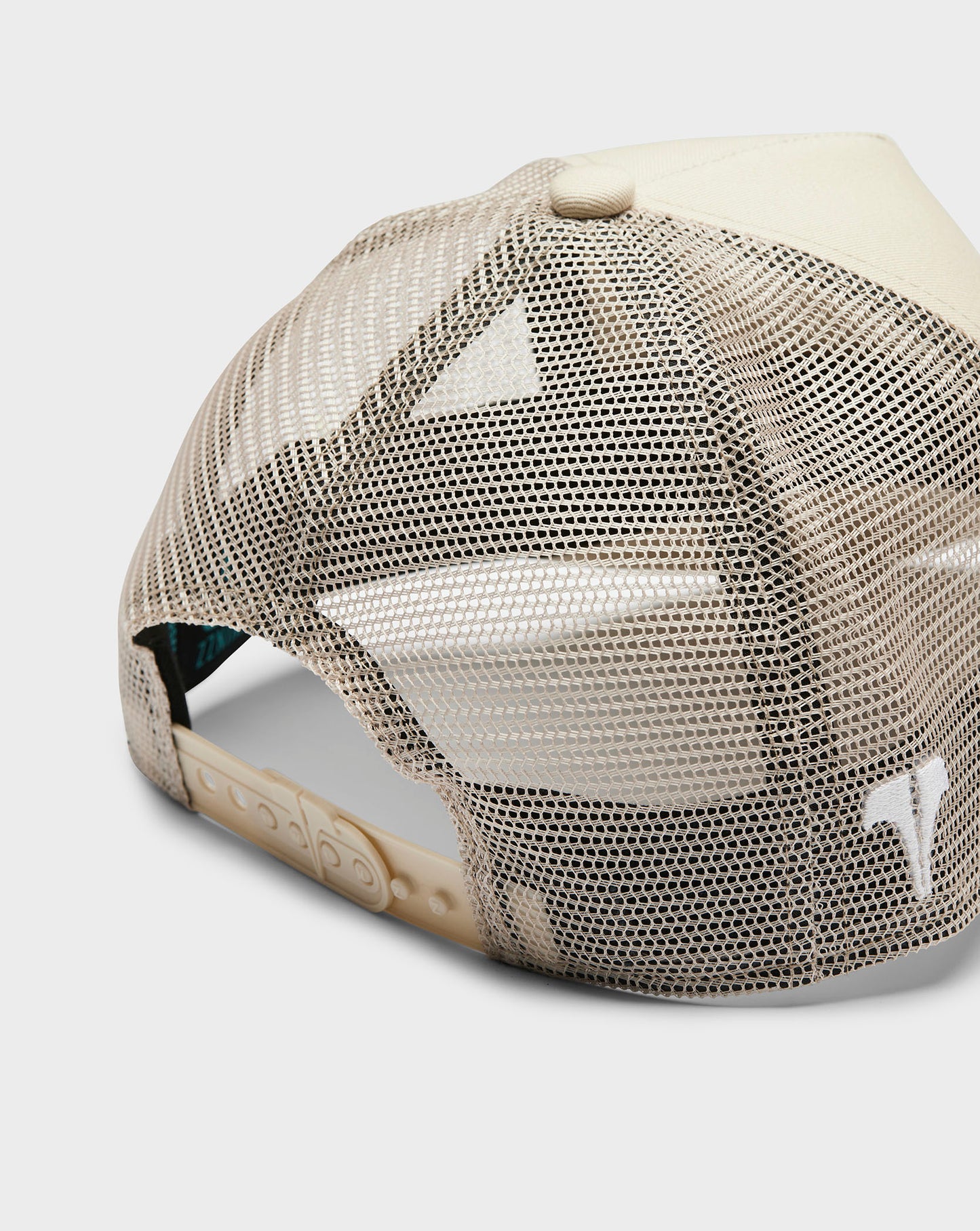 COTTON MESH LOGO TRUCKER - STONE AND WHITE