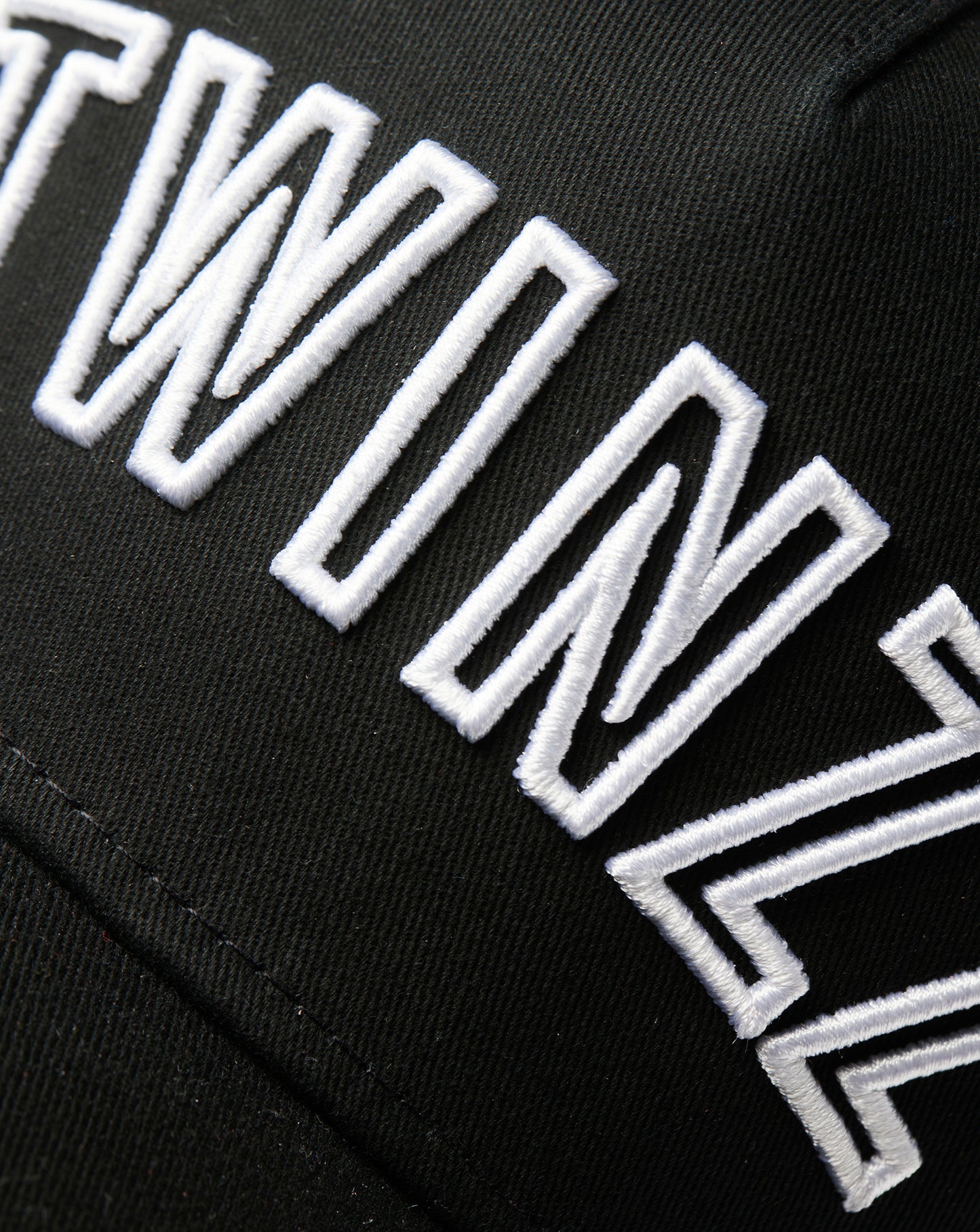 COTTON MESH OUTLINE LOGO TRUCKER - BLACK