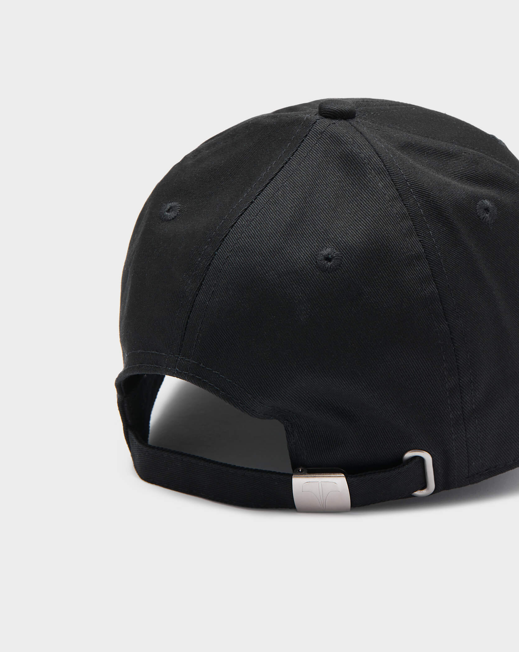 Twinzz black pitcher cap with silver logo strap