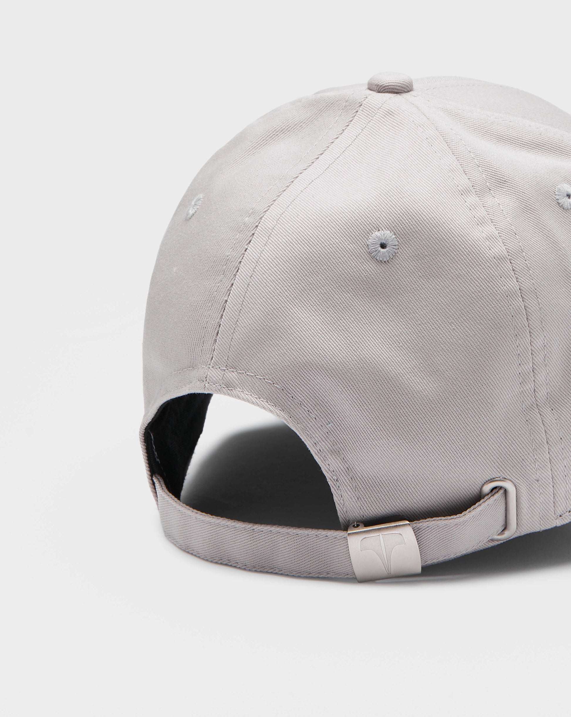 Twinzz silver grey pitcher cap with silver logo strap