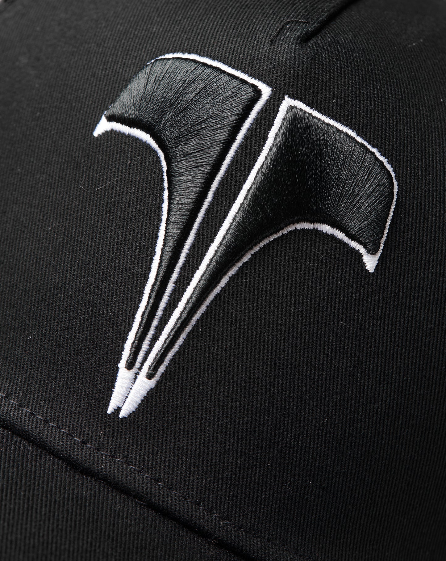 T LOGO TRUCKER  -  BLACK