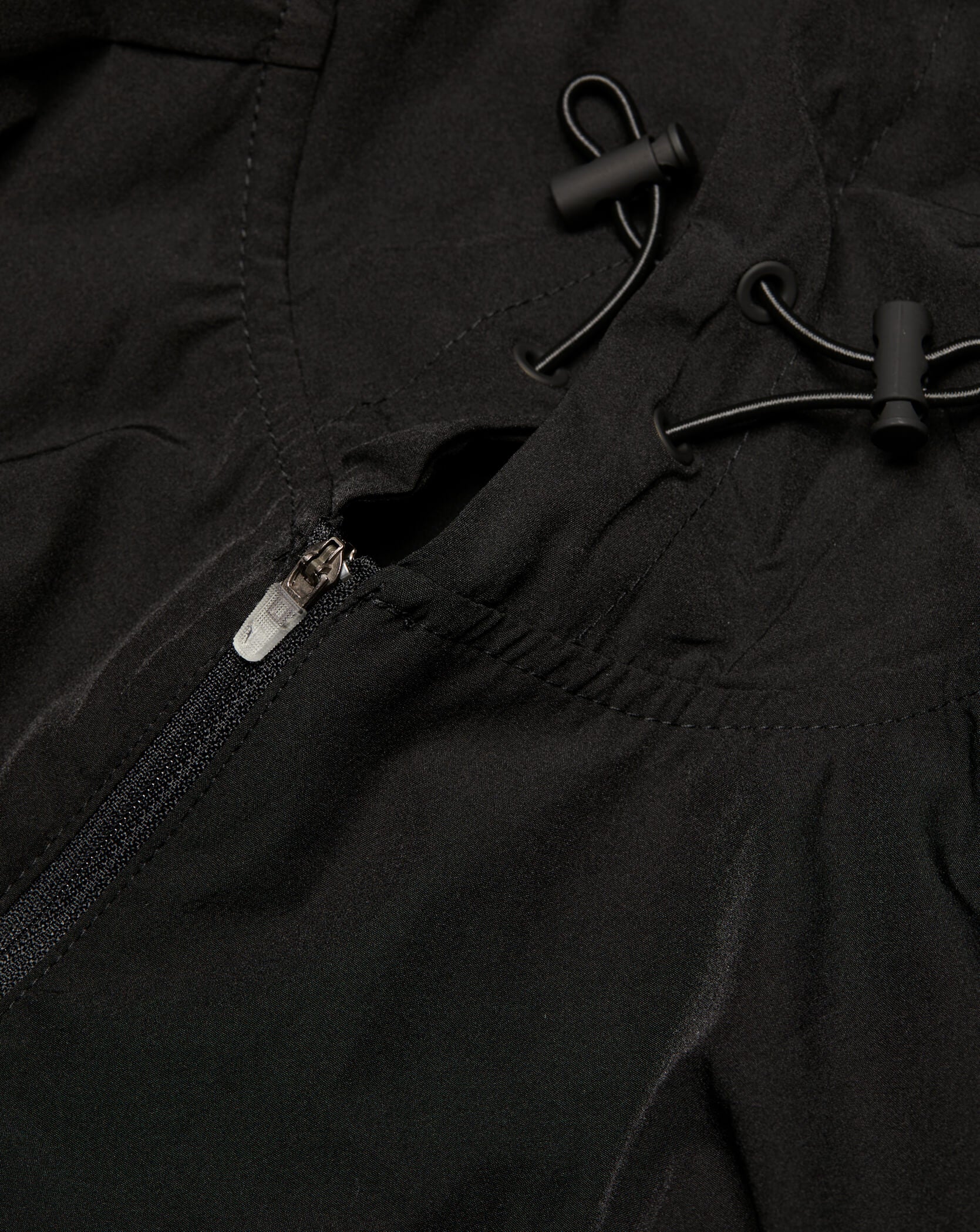 Twinzz black woven zip top